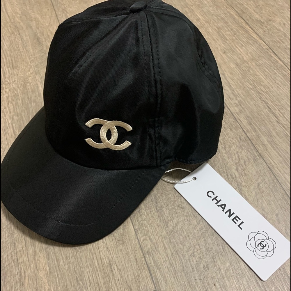 Black baseball hat